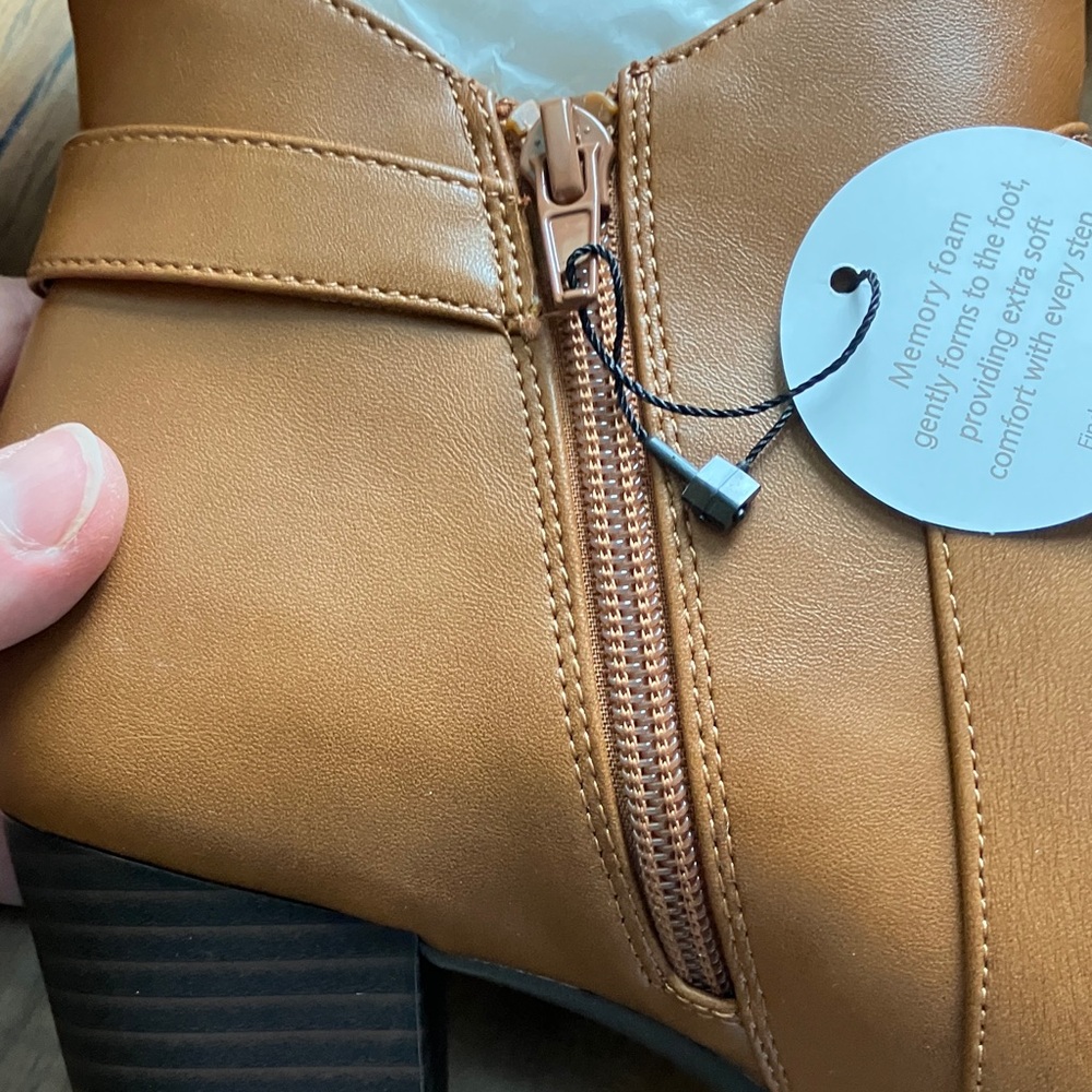 Gianni Bernini Memory Foam Avalons – Chestnut – Women’s 9.5 M (New in Box) - Picture 3 of 8